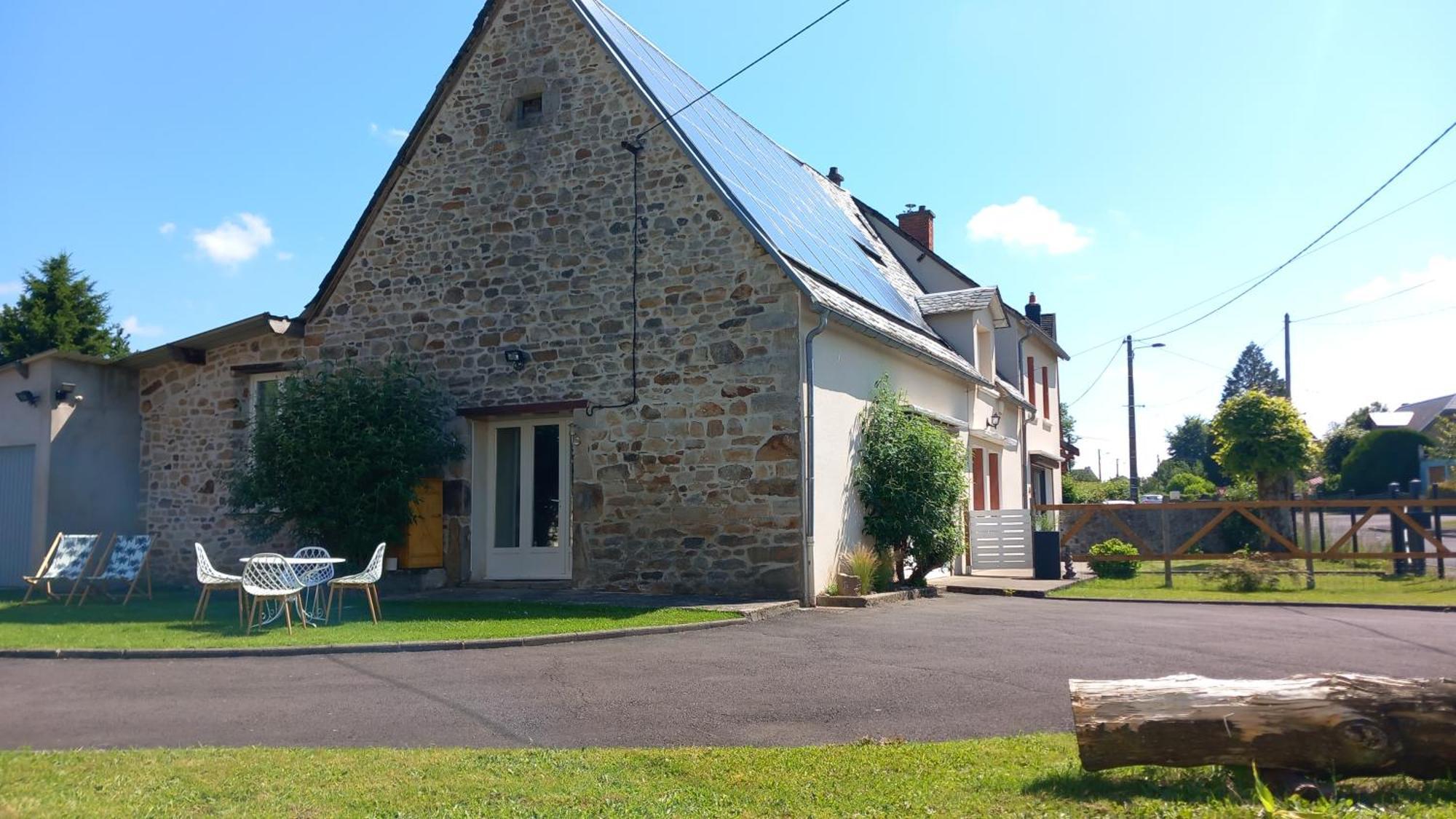 Gite L'Instant Present Messeix Exterior photo